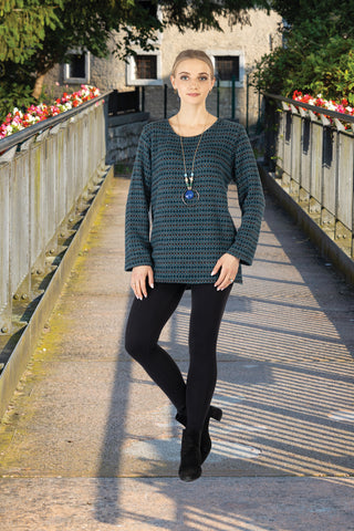 PRINT TOP WITH NECKLACE